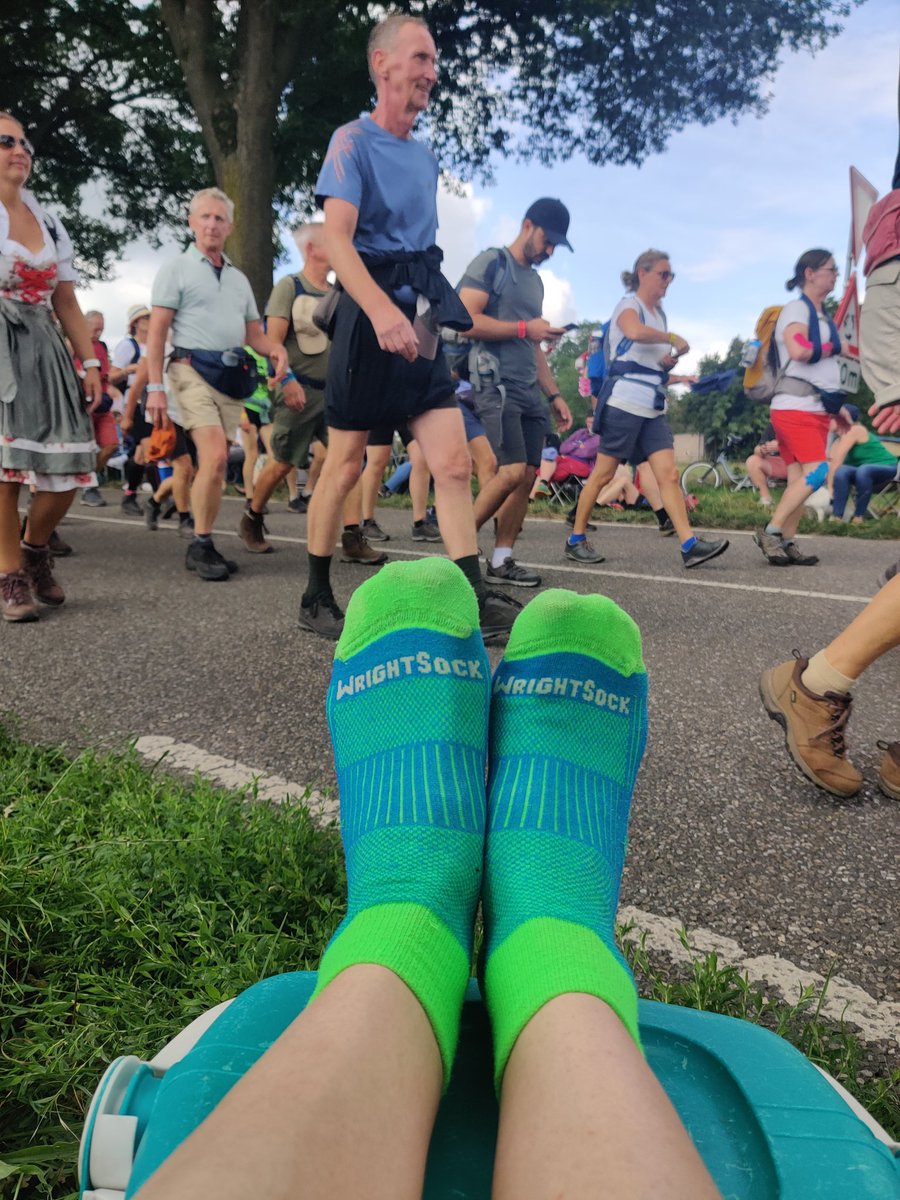 Meisje_Sanne's tweet image. Rusten bij Reijer...

En even de platpoten uitlaten 😅

#vierdaagse #4daagse #walkoftheworld #nijmeegsevierdaagse #4daagsenijmegen #4daymarches #zevenheuvelen #dagvangroesbeek