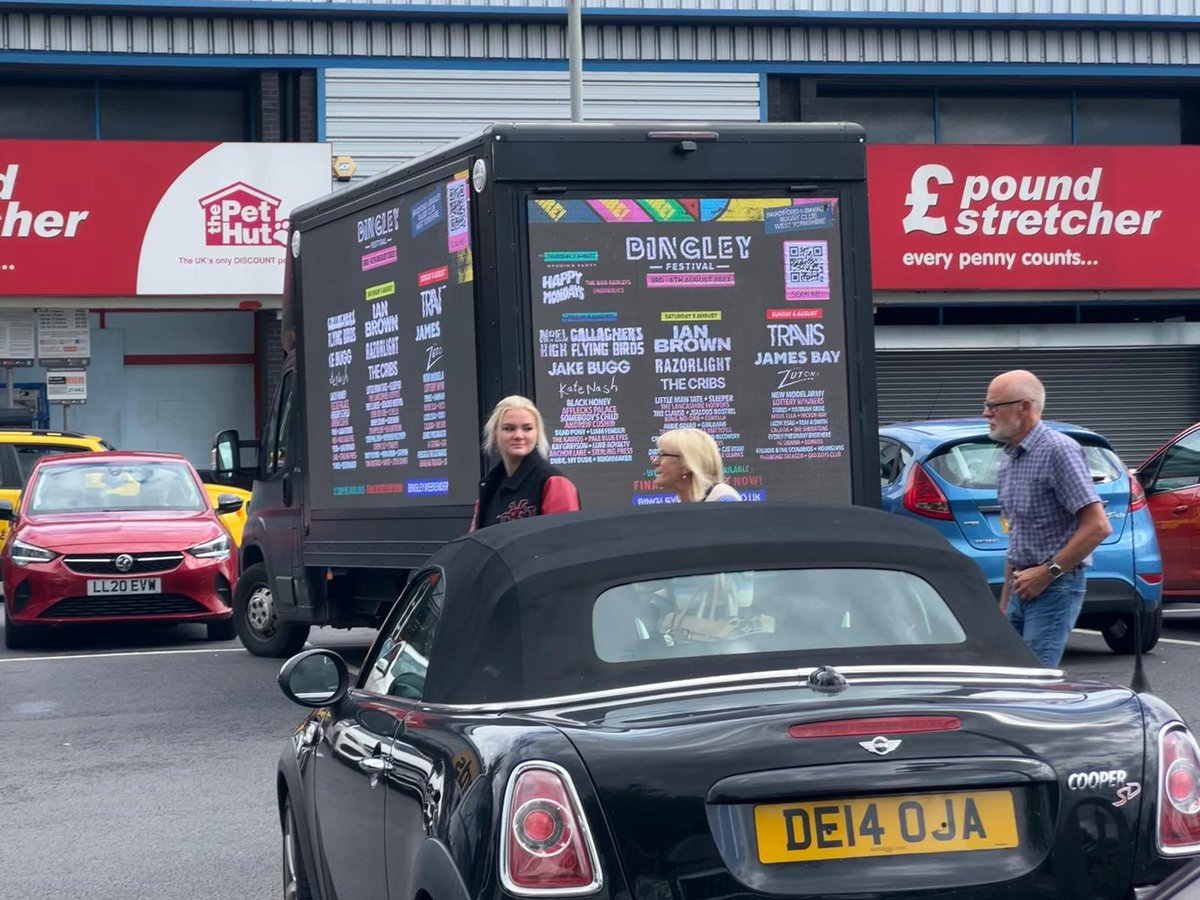 PMA_Outdoor's tweet photo. #bingleyfestival digital afvan looking great whilst out and about, can't wait for this!!! #impact #ooh https://t.co/Mxs8xEaF1a