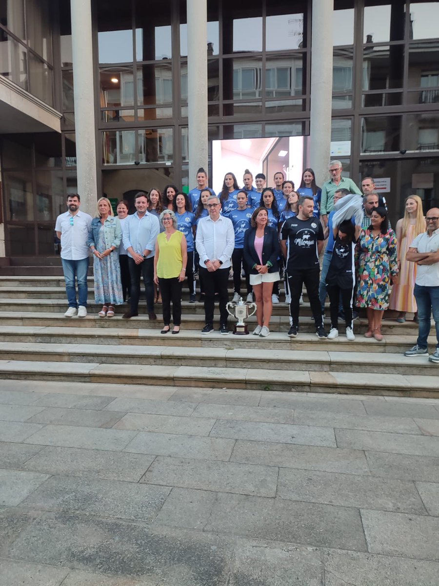 jroulego's tweet photo. Onte recibimos ao Director do CEIP de Bentin, Alfredo, e falamos da grande labor que fixo ao fronte do centro e ao Clube Bruxas de Fútbol Sala e celebramos ese gran ascenso. Seguimos. @Oliva_Ames @pablobepa @PopularesAmes https://t.co/nUtFPpDQAi