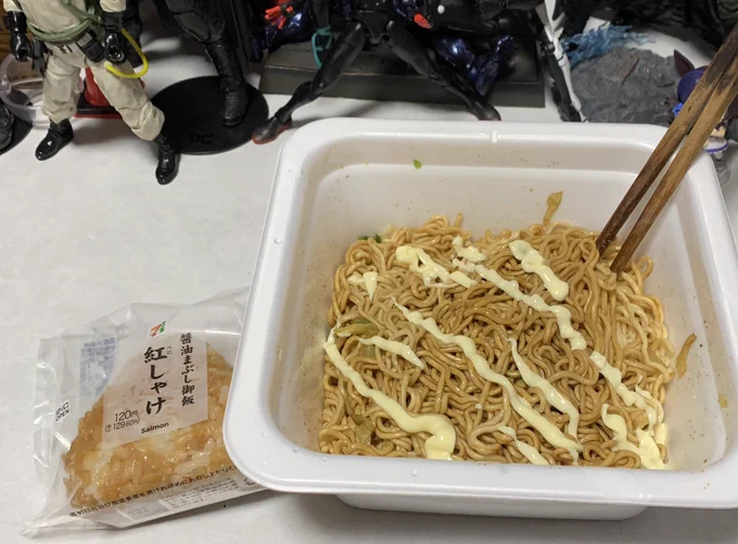 さっそく頂いたごつ盛り焼きそばいただいております…とても美味しいです(*'꒳`*)  ありがとうございます😭