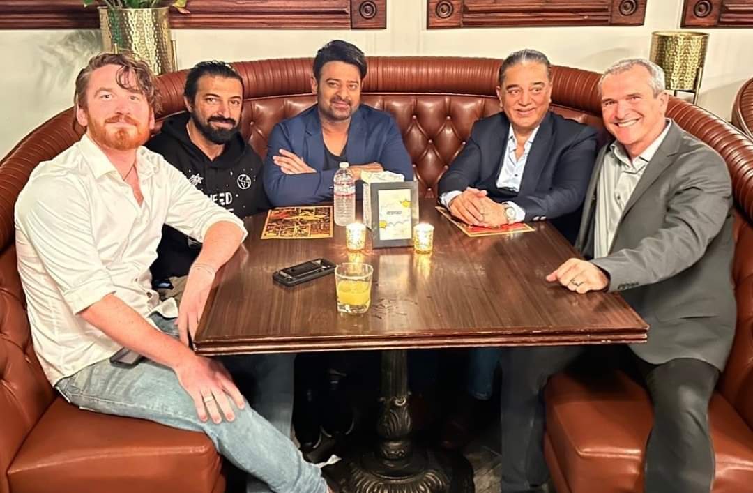 Films_Spicy's tweet photo. #KorbinMiles, #RickSegall, #JabyKoay and #AcharaKirk with the #ProjectK trio - #NagAshwin, #KamalHaasan and #Prabhas at San Diego.

#SanDiegoComicCon2023 #ComicCon2023 #ComicCon #SDCC2023 https://t.co/d0ild2FB3t