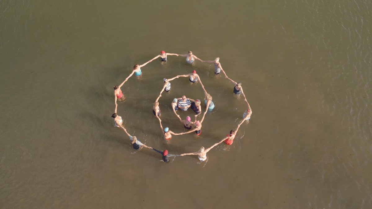 AgathaFestival's tweet image. It's a wrap!

We have now finished filming our fun "people's dance" film to promote the Agatha Christie Festival &amp;amp; the English Riviera itself. 

The project was made possible by the generous support of The Linbury Trust. We will be premiering the colourful short film very soon!