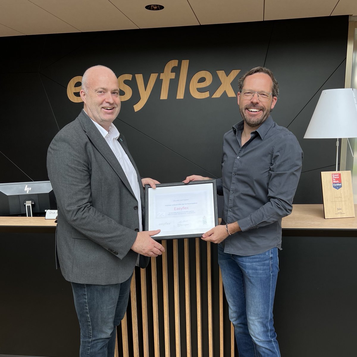 easyflexnl's tweet photo. Easyflex heeft wederom het officiële SRA-certificaat behaald!🏆
SRA heeft onze software met succes beoordeeld volgens het door hen opgestelde 'MKB-normenkader salarissystemen'. Onze software voldoet aan de gestelde kwaliteitsnormen!🎉
#Easyflex #software #SRA #certificering https://t.co/gRyEv5L8Hy