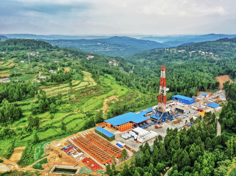 SichuanStyle's tweet photo. Shendi Chuanke-1, the first 10,000-meter-deep well in #Sichuan Basin with a depth of 10,520m, was drilled in Jiange County, Guangyuan City, SW #China's Sichuan Province. This is one of the most complex and difficult 10,000m deep wells in the world. #SichuanSC #Science https://t.co/3eif1X1Fme