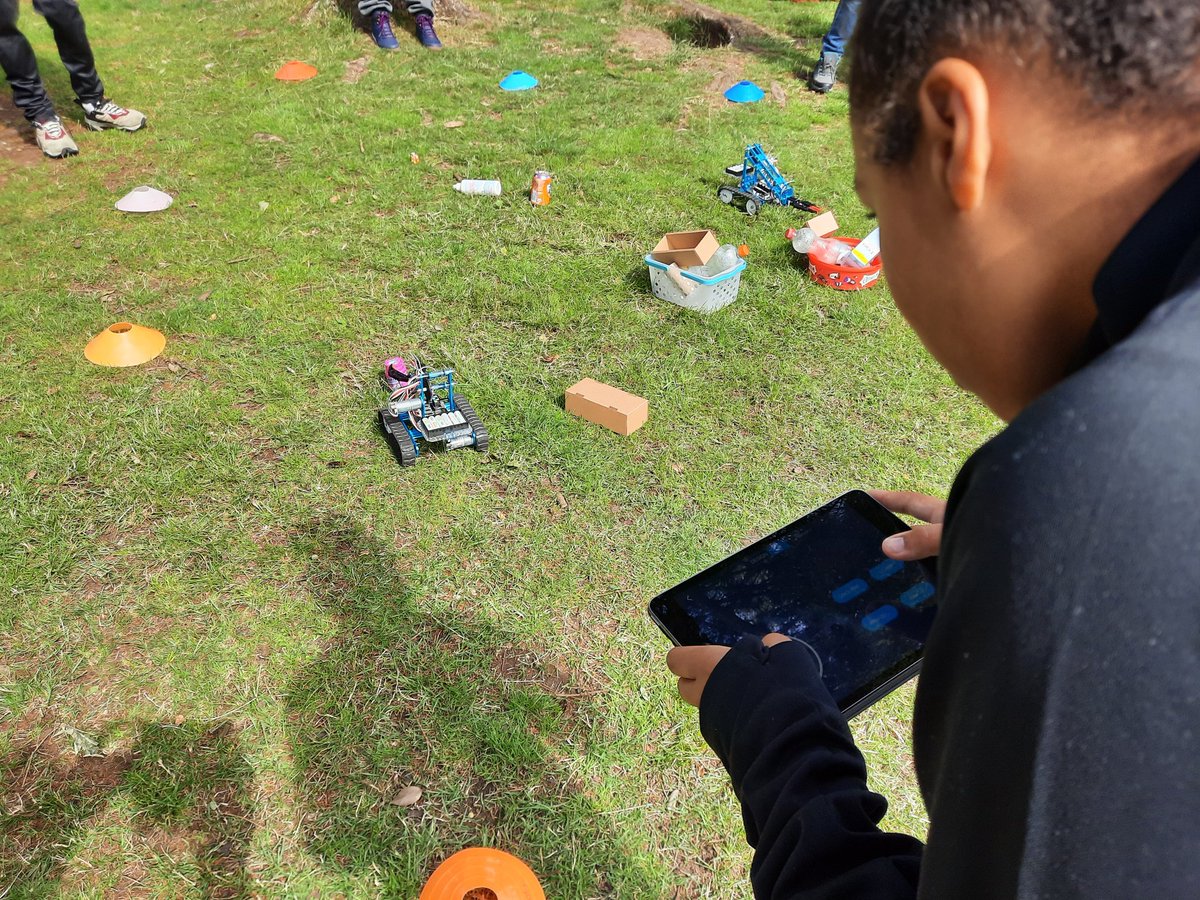 BishopChalComp's tweet photo. ๐ค๐ฟ Year 7 students are taking the lead in cleaning up the environment with the help of robots! ๐๐งน Kudos to these young innovators for using technology to make a positive impact on our planet. #STEM @BishopChalloner #BCComputing
#Robotic @WeAreComputing @gbsiot https://t.co/du1uVq5EVw