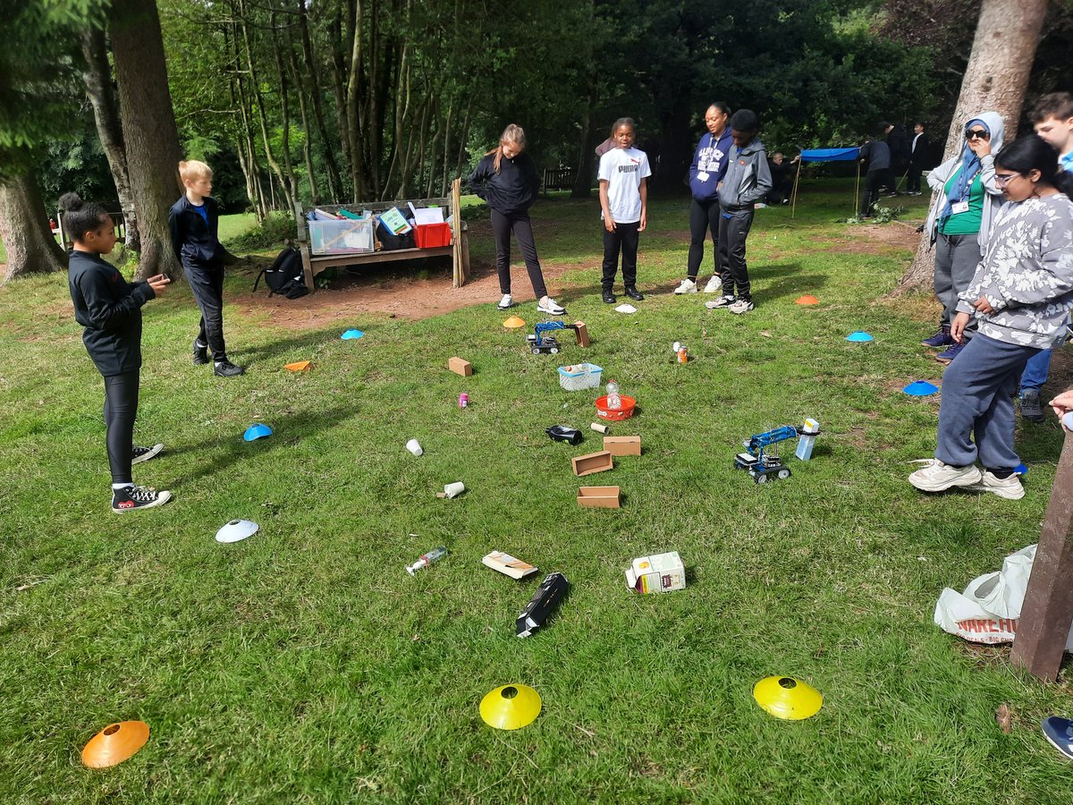 BishopChalComp's tweet photo. ๐ค๐ฟ Year 7 students are taking the lead in cleaning up the environment with the help of robots! ๐๐งน Kudos to these young innovators for using technology to make a positive impact on our planet. #STEM @BishopChalloner #BCComputing
#Robotic @WeAreComputing @gbsiot https://t.co/du1uVq5EVw
