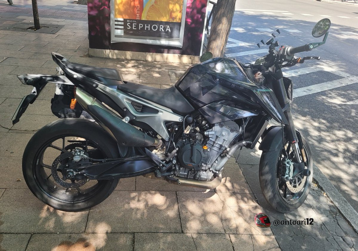 antoari12's tweet photo. Motos en la calle-185 #2023veranoMadrid☀️ Bikes on the street-185 #2023summerMadrid☀️ Bikes #KTM #ktmbikes #790 #Ktm790 #bikes #bikes4life #bikesonthestreet #bikespassion #motosenlacalle #Ilovebikes #Ilikebikes #streetbikes https://t.co/uixzHthQuf
