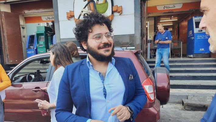 Anni di girotondi, manifestazioni, comizi e chiacchiere. Poi arriva il governo di centro destra e, lavorando in silenzio, Zaki ottiene la libertà. Questione di stile. E risultati.