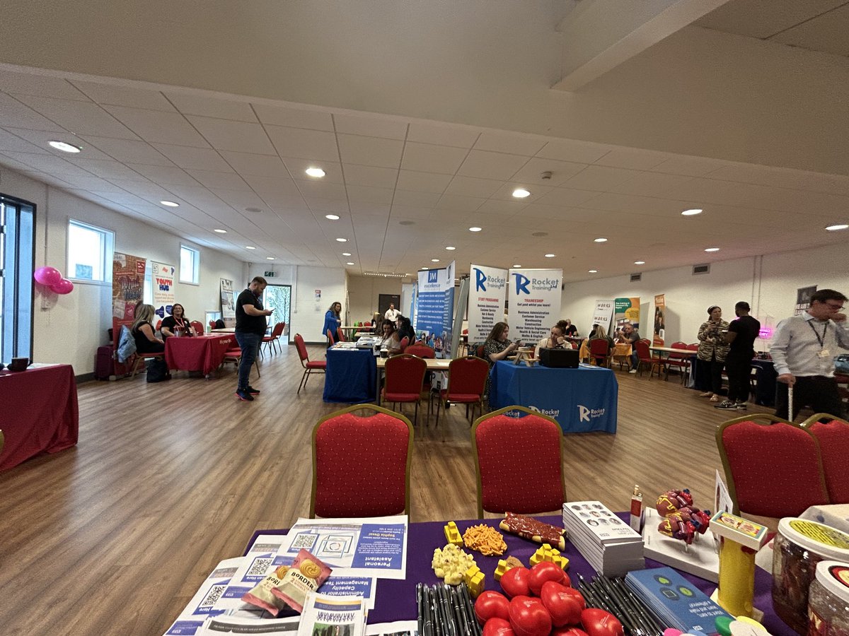 SallyT84's tweet photo. Calling all 16-18 year olds.
Find the job for you!
Not sure what to do next? Drop in talk to us here at Crawford House, Liverpool, L8 8DN today from 11am-3pm.
Lots of jobs available ⁦@LHCHFT⁩ for you to apply for 🤩 ⁦⁦@LHCHCareers⁩ #WideningParticipation #Careers https://t.co/Pq13UZ0TIf