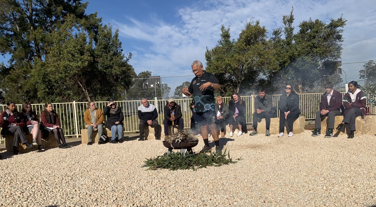 Dawe4Peter's tweet photo. It was a pleasure for @BotanicSydney #CommunityGreening team to be involved in the @fields_high NAIDOC celebrations today with Uncle Charlie &amp; the staff &amp; students who designed &amp; created this wonderful #yarningcircle &amp; #culturallearningspace https://t.co/F9uN2TANBb