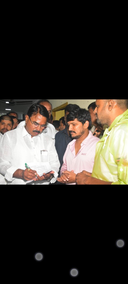 SravyaSanthoshi's tweet photo. Group 2 ను 2నెలలు పోస్ట్ పోన్ చేయాలనీ గురుకుల/JL పరీక్షలు నిర్వహించిన తర్వాత G-2 నిర్వహించాలనే నిరుద్యోగుల అభ్యర్థనను స్వీకరించిన మీకు ధన్యవాదాలు.మా అభ్యర్థులను పరిశీలించి నిరుద్యోగులకు న్యాయం చేయాలని కోరుతున్నాం🙏🏼🙏🏼#TSPSC#group 2 postpone https://t.co/ujtok10Jrz