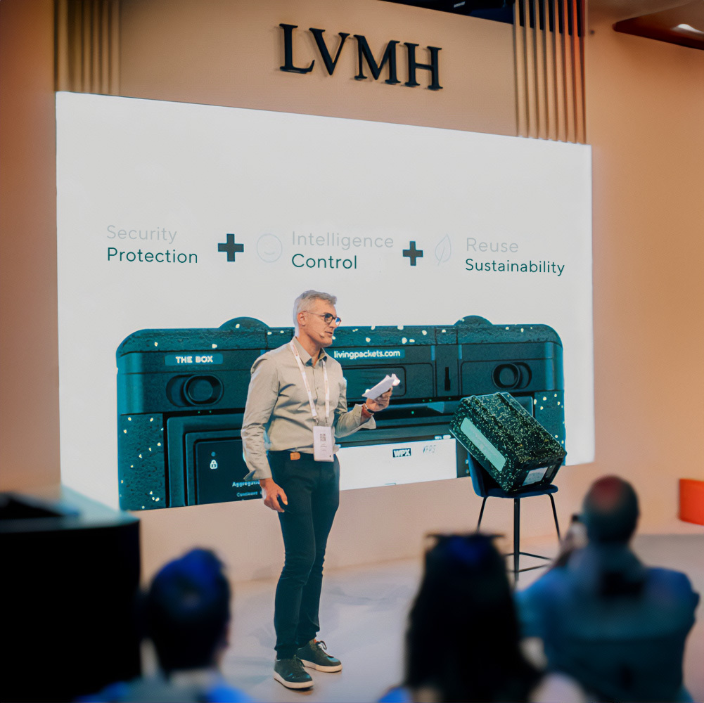 LivingPackets's tweet photo. A look back in images 📸✨
🎓 We joined the 9th promotion of the @LVMH group's La Maison des Startups acceleration program, located at Station F, Paris.
And the best is yet to come 🤞
#TechPartInOurFuture #LVMHInnovationAward #VivaTech #Award #Startup #Deeptech https://t.co/7lvqckg6Xo