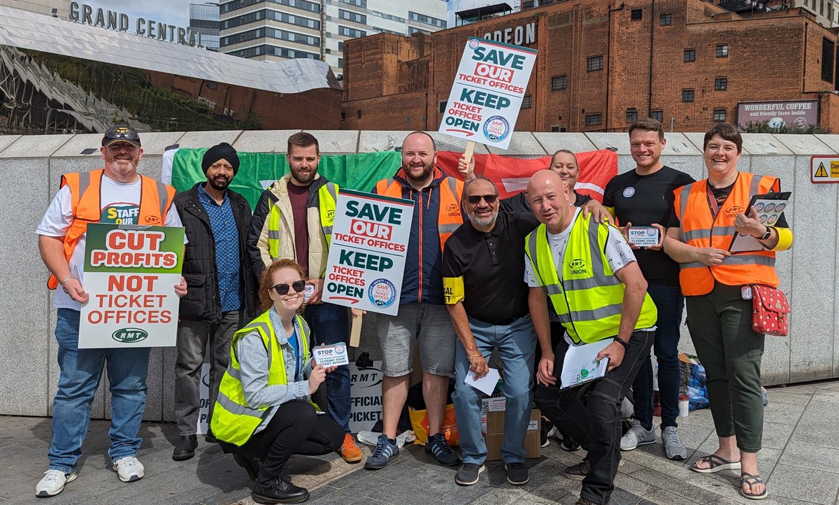 @RMTunion Birmingham New Street station Avanti West Coast picket line and save the ticket office campaign #SaveTicketOffices #StaffOurStations