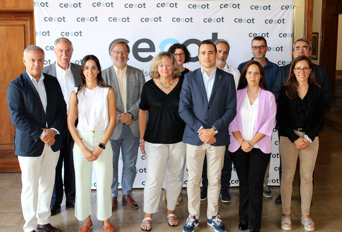 PatronalCecot's tweet photo. 🚀Aquesta setmana hem pogut presentar Healthcare Vallès a les #empreses de l’ecosistema sanitari del territori que col·laboraran en el projecte donant suport i ajudant a l’ecosistema emprenedor!

🔵Vols saber més sobre Healthcare Vallès? https://t.co/kSZwOhemwa https://t.co/pPVDa4g01D