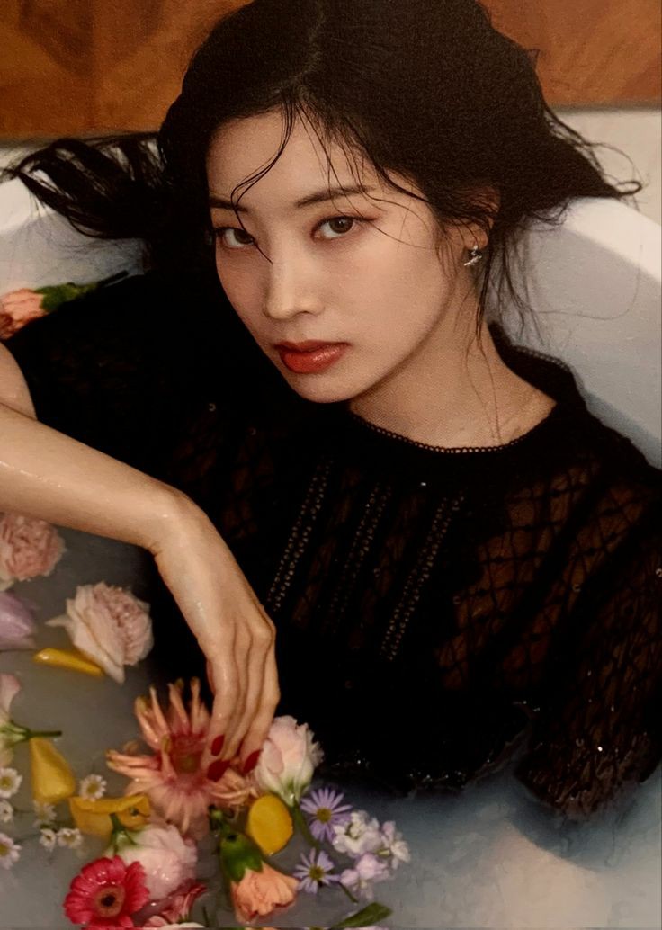 massatazayrit's tweet photo. reply and i’ll give u 4 letters to qrt w/ ur favs ♡︎
W- Wendy
R- Rosé
U- Uhm Jung Hwa
D- Dahyun https://t.co/KIPlj4COv9
