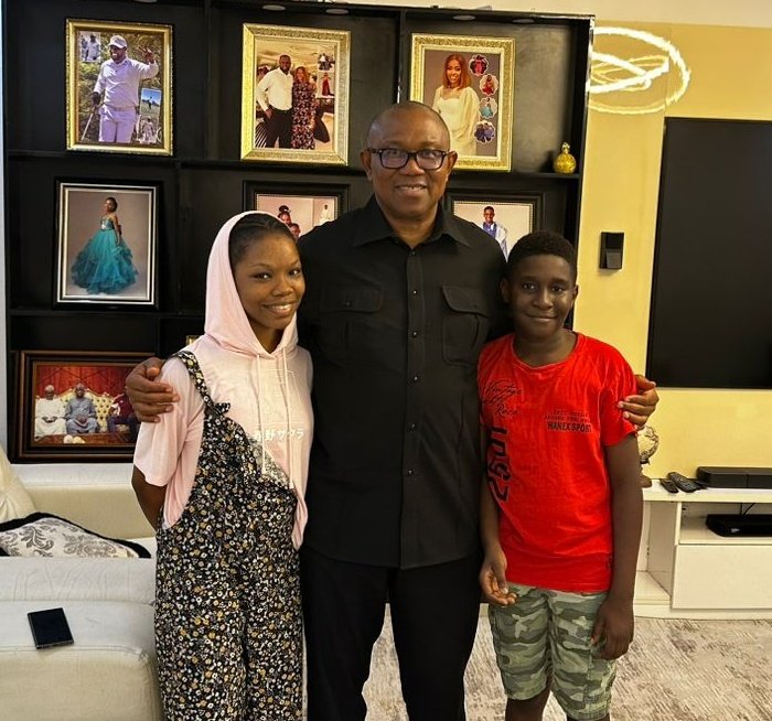balamiisaac's tweet image. HE @PeterObi made a surprise visit to my house on his birthday, last night. What a lowly and meek man we have in this great leader. His simplicity will not cease to amaze me. What a man! 

Again, happy birthday to the only man without scandals.

My family and I feel so honored.