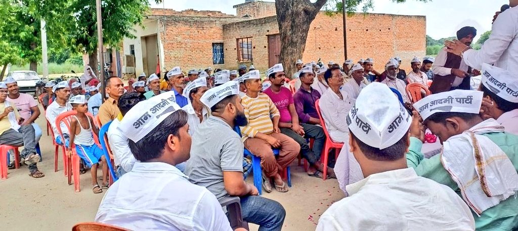 Nitinsinghpate's tweet image. आज कौशांबी जिले के सिराथू विधानसभा के बिजलीपुर ग्रामसभा में AAP के पंचायत प्रकोष्ठ का गांव चलो अभियान कार्यक्रम सम्पन्न हुआ। जिसकी अध्यक्षता असद जी ने की।।
@SanjayAzadSln @SabhajeetAAP @Dinesh_Spatel @VinayPatelAAP @Altafahmad_aap