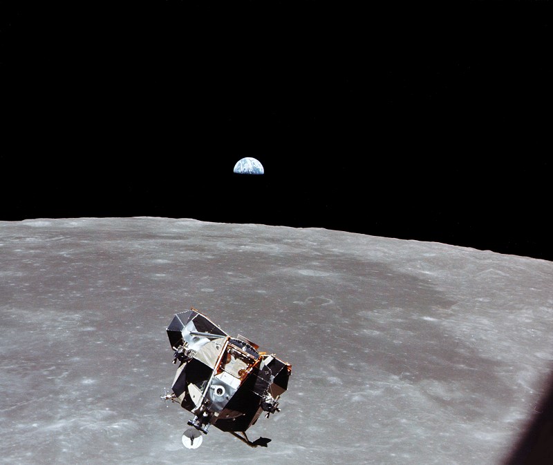 MATLAB's tweet image. 🌕✨ Celebrating #InternationalMoonDay ✨ 🌕
Revisit Richard Gran's firsthand account of designing the #Apollo Lunar Module digital autopilot, published in 1999, and see how #ModelBasedDesign with #MATLAB and #Simulink revolutionized GN&C systems 👉 spr.ly/6010PRQas