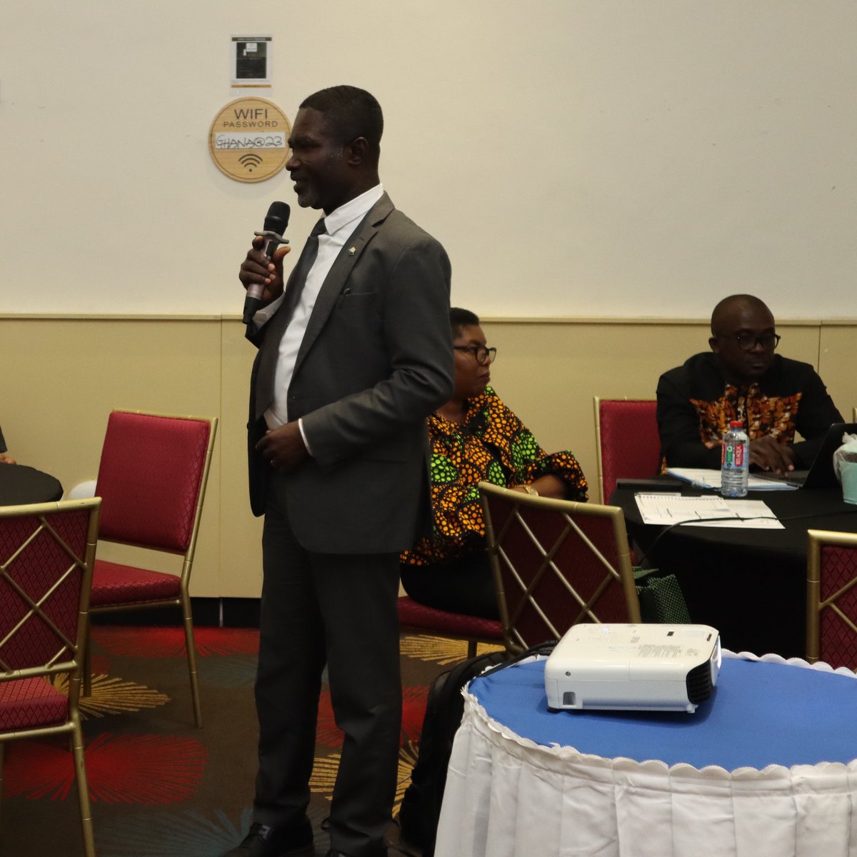 Day 3️⃣ of the experience sharing workshop on conflict early warning & response systems is in progress. Mr George Amoh, Exec. Secr. @PeaceCouncilGh is discussing the pivotal role of early warning in shaping policy responses, w/a focus on the case study of 🇬🇭’s Ntl Peace Council.