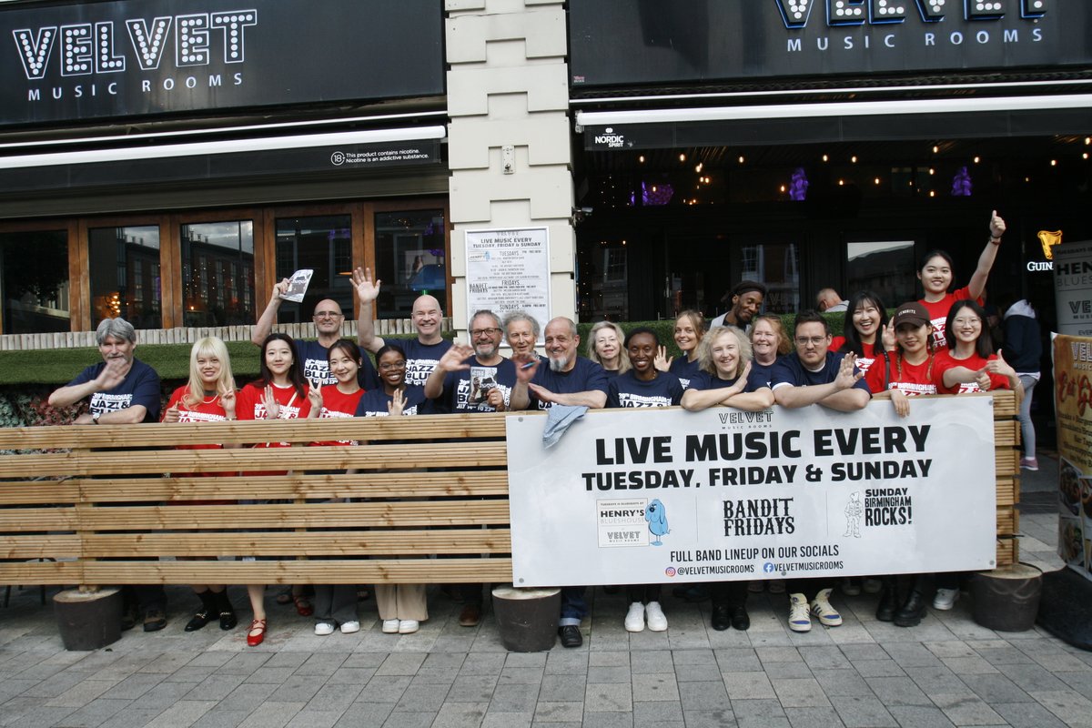 BirmJazzFest's tweet photo. The festival team are live and loaded! 

Across Birmingham, our volunteers have been taking on roles of technical support, drivers , site-co-ordination, marketing as well as distributing surveys and programmes at each show. Shout out to everyone involved! #BJBFESTIVAL @visit_bham https://t.co/J2hBQKYFvb