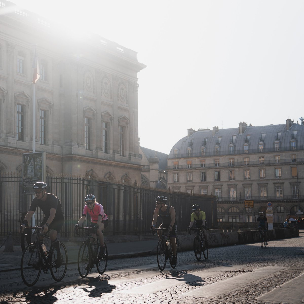 Le Louvre comme témoin de ton exploit 🤩 ❤️‍🔥

#Garmin #TriathlonParis