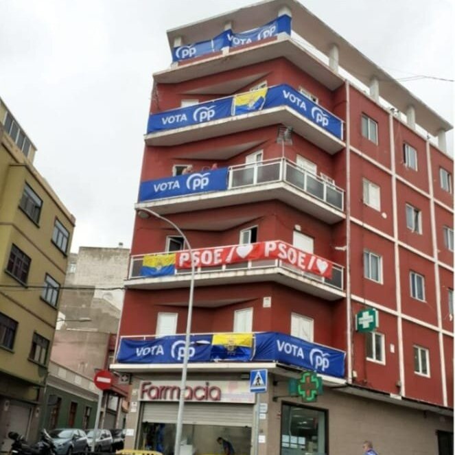 carlosmoreno_ch's tweet photo. Actualización a 20 de julio. Se está poniendo la cosa tensa en la comunidad y el sábado tienen una reunión vecinal. 😂😂😂💛💙 https://t.co/jA2p5Xy7Zp