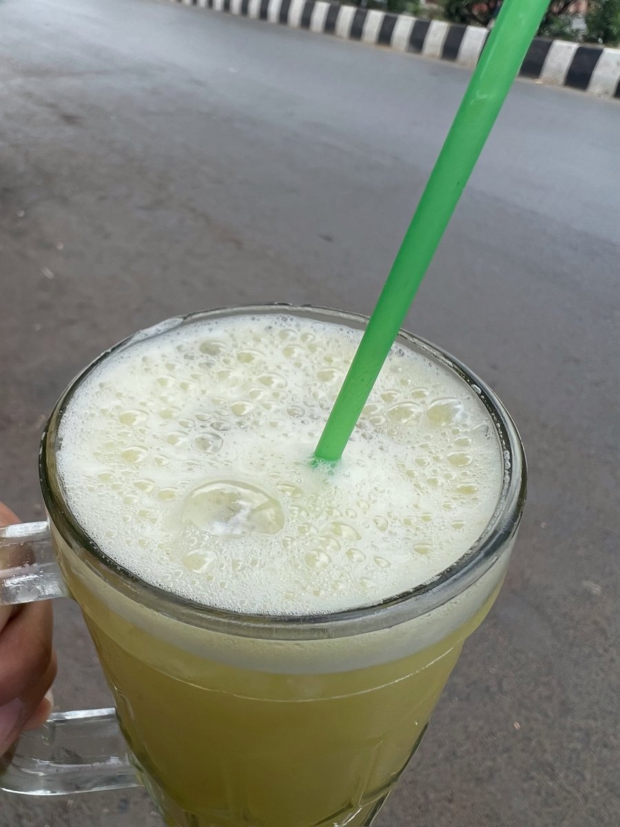 TravelRahee's tweet photo. #travelrahee
#foodierahee
#sugarcane #sugarcanejuice #summerisgoing #summerisgone #missthismoment #FoodieBeautyAnimalAbuser #Foodies https://t.co/5dPUpP3lXl
