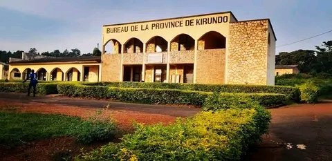 KUF_ASBL's tweet photo. #Burundi
Umushikirangaji w'ubutungane @MiniJustice_BDI ahejeje kwishikira ku murwa mukuru wa @KirundoProvince.
#Domina_BANYANKIBONA ashitse mur'iyo ntara ku kibazo c'umunyeshure #Christella_NDAYISHIMIYE twagumye tubashikiriza hano kuva muri #Ntwarante.1/3 https://t.co/RQZT1hIsFD