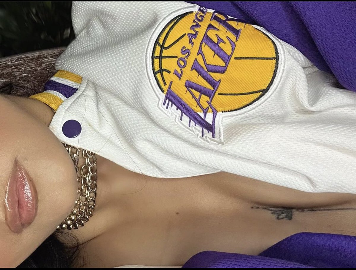 _itsmemelly's tweet photo. ⭐️💜🏀 https://t.co/h5H0BWpGDw