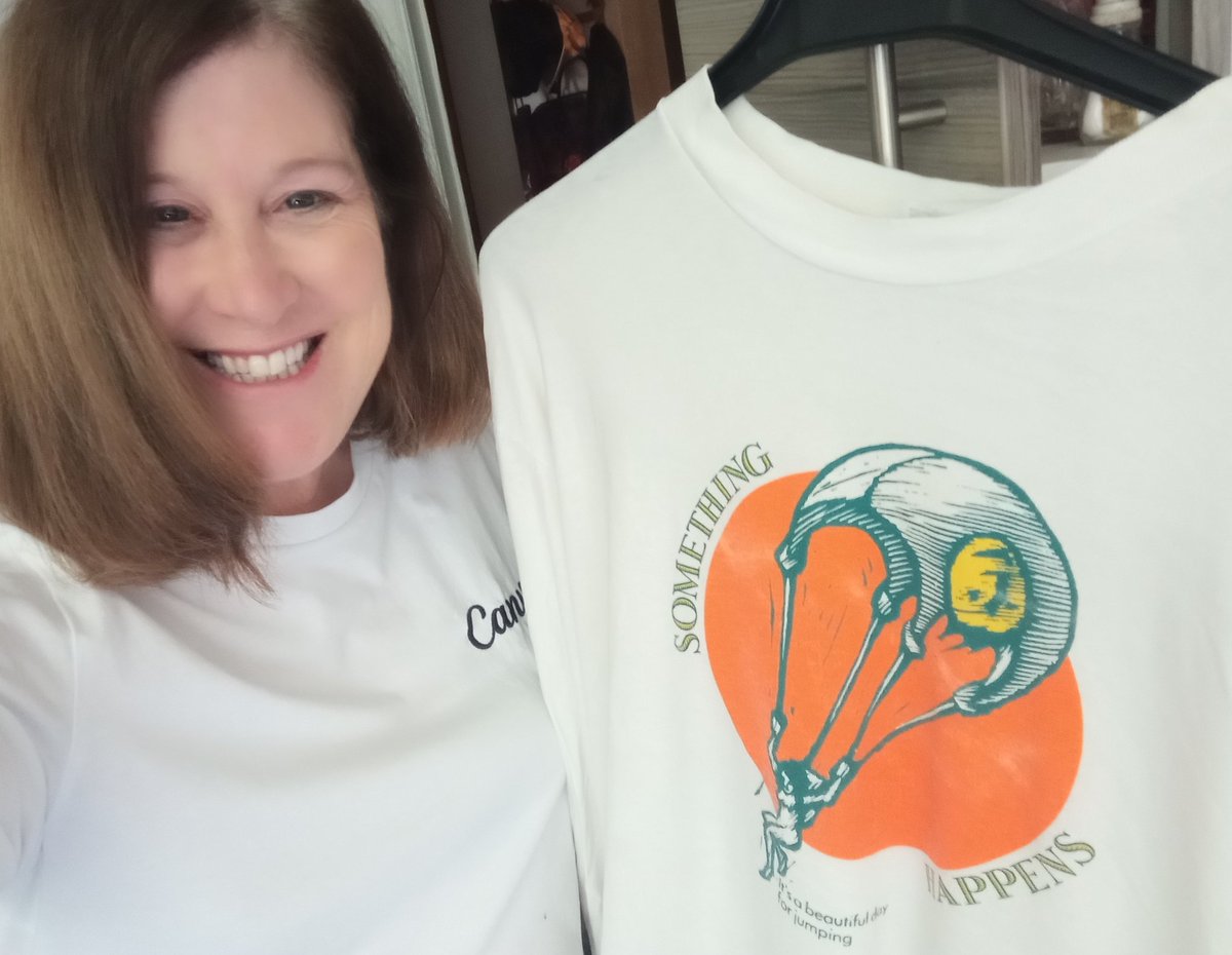 Hi <a href="/tomhappens/">Tom Happens 🥶</a> 👋 "It's a beautiful day for jumping..." 🪂

👕American Tour 1990:
SF &amp; San Jose! 💪
#parachute #concertshirts #somethinghappens