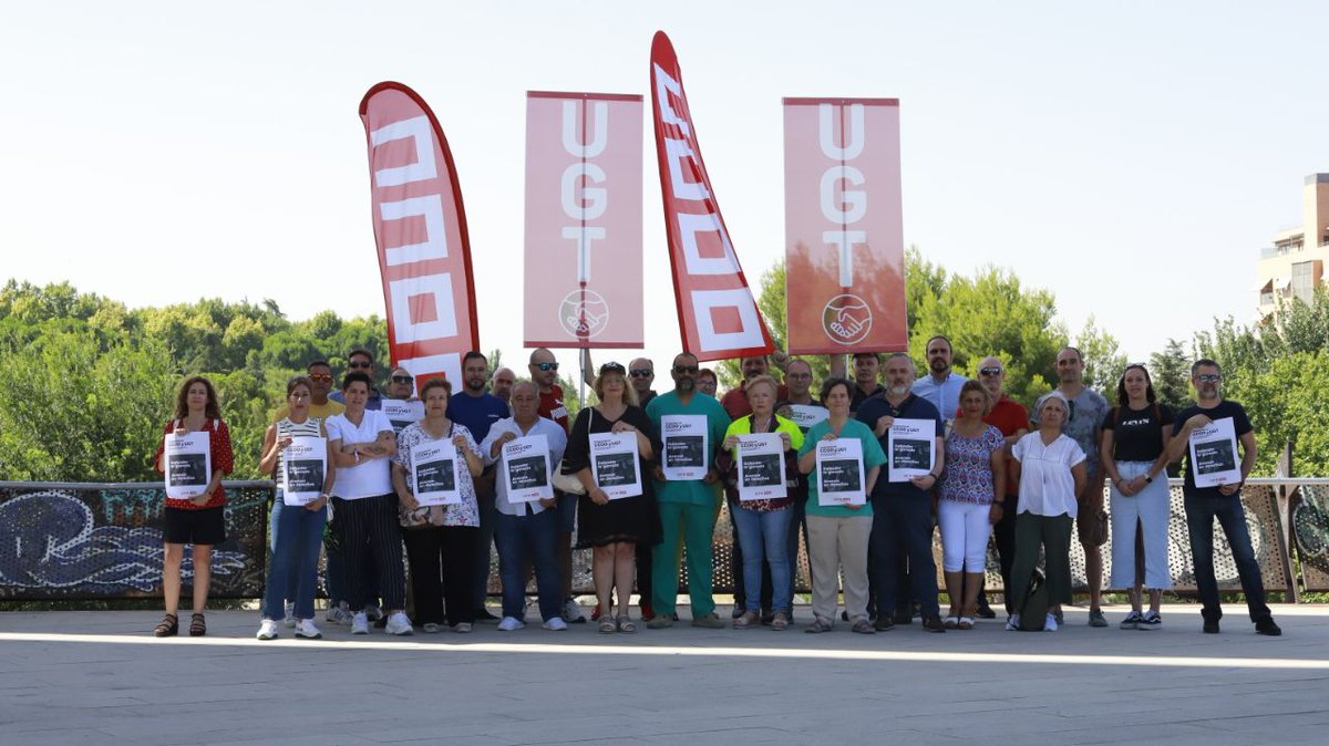 CCOO's tweet photo. #EstáPasando 📷📷
Los sindicatos nos movilizamos para llamar a la ciudadanía a votar el próximo 23 J y apoyar un gobierno progresista.
Las trabajadoras y los trabajadores nos jugamos mucho en estas elecciones.
#DefenderLoGanado #AvanzarEnDerechos
https://t.co/XgS56TsmTb https://t.co/KISW6fO41U