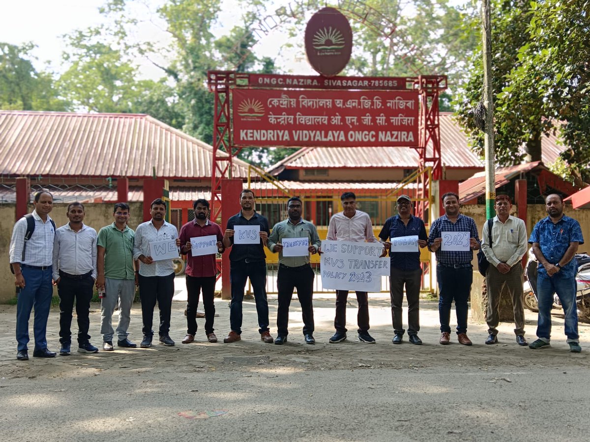 MaanTripo's tweet photo. कुछ तो लोग कहेंगे, लोगों का काम है कहना। 
KVS के माननीय पदाधिकारियों से आग्रह है कि विरोध करने वालों के बजाय इन पर ध्यान दें, जो देश के दुर्गम स्थानों पर सालों से मुस्तैद हैं  । ट्रांसफर प्रक्रिया को आगे बढ़ाने की कृपा करे।
@dpradhanbjp @KVS_HQ @EduMinOfIndia @ZeeNews @PMOIndia https://t.co/iKJeGut5P0