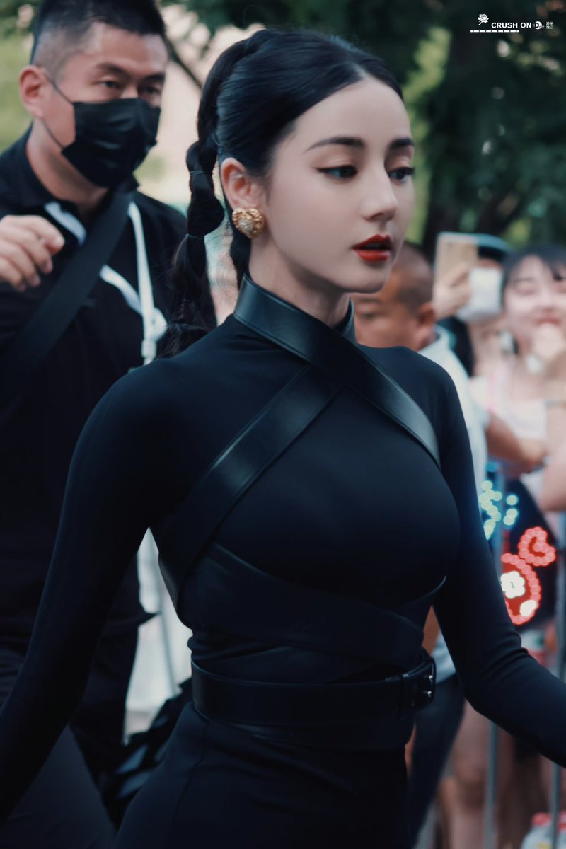 dilireba_'s tweet photo. 230720 #dilireba #迪丽热巴 ♔

» on the way to #thelegendofanle fanmeet event

© CrushOn·D | 迪丽热巴 https://t.co/WSeLF8mDvP