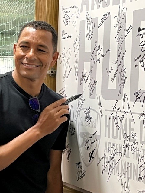 AFCCommunity's tweet photo. We were delighted to welcome @Arsenal &amp; Brazilian legend Gilberto Silva who attended our Walking Football Sessions at the Arsenal Hub🥰

Walking Football is part of our Health programme supported by funding from the Premier League and PFA, with over 100 participants taking part https://t.co/6NX5oUmEB8
