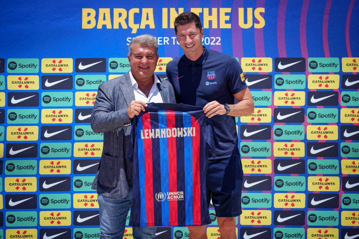 FCBarcelona_es's tweet photo. #OTD Hoy, hace un año, nuestro pichichi fue presentado como culer 💙❤️ https://t.co/xVhwIHXh14