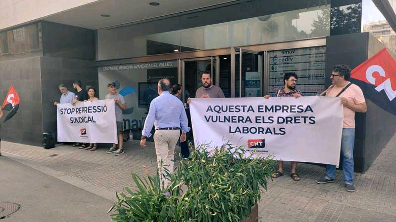 RevistaValles's tweet photo. Protesta de la CNT por el despido de una representante sindical en CEDIV de Granollers @CNTValles https://t.co/lKXlBGXza2 https://t.co/kmUnKEedVZ