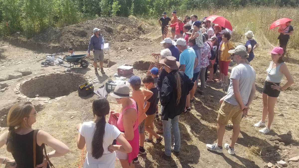 [🏺#Actu] Aujourd'hui, à Crouzilles, les archéologues de l'association Mediconnum et de l'<a href="/Inrap/">Inrap</a> 👷‍♀️👷‍♂️ sont à retrouver pour les portes ouvertes du site archéologique de Mougon ! Visite du site et cet après-midi venez découvrir les animations à partir de 14h ! 💀🏺