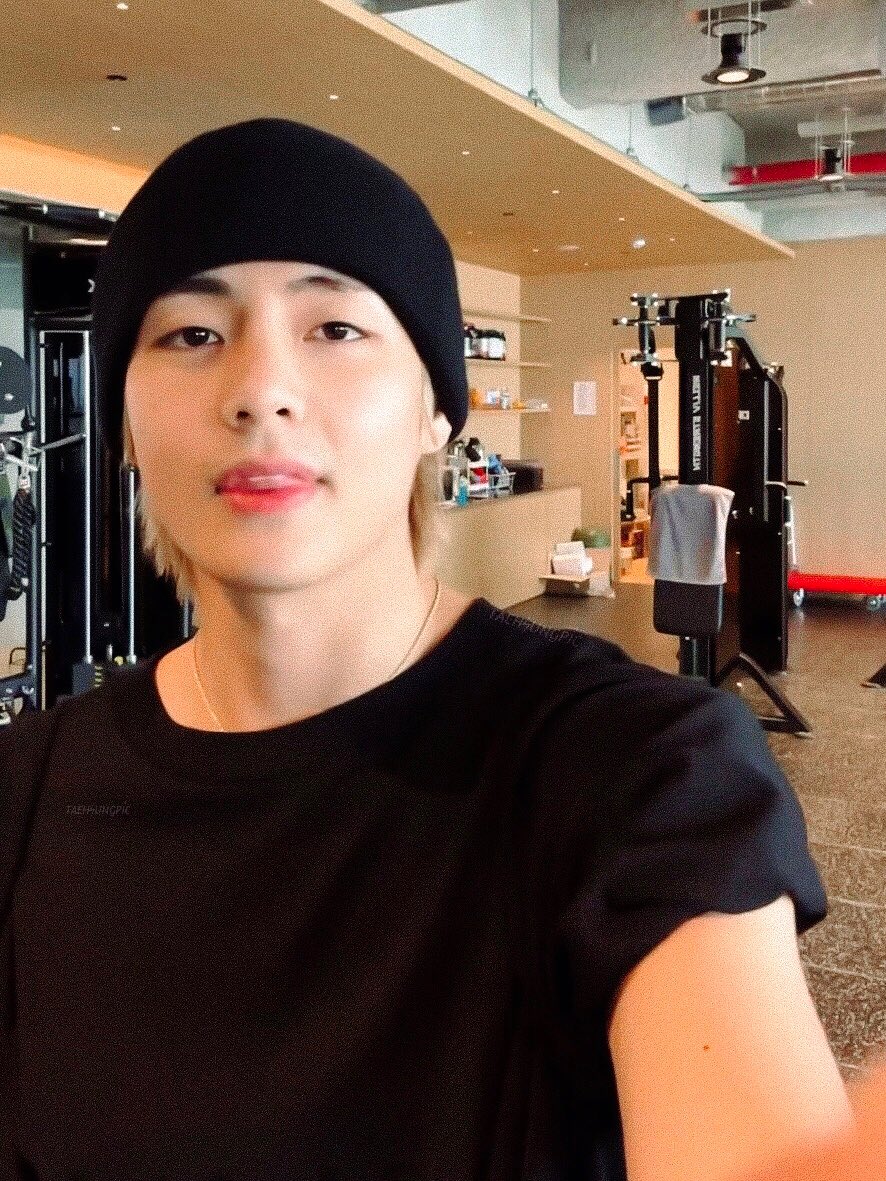 taehyung pics⚡️ tweet media