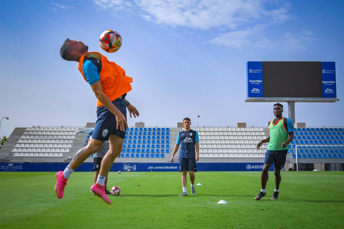 atleticbalears's tweet photo. 🏋️ ➡️ 𝘽𝙖𝙘𝙠 𝙩𝙤 𝙬𝙤𝙧𝙠 🔥🔥

🌱⚽ Primer entrenamiento de la temporada 2023/24

🔗 https://t.co/yaYYqNtpx0

#SOM12 https://t.co/9e30pw0QFh