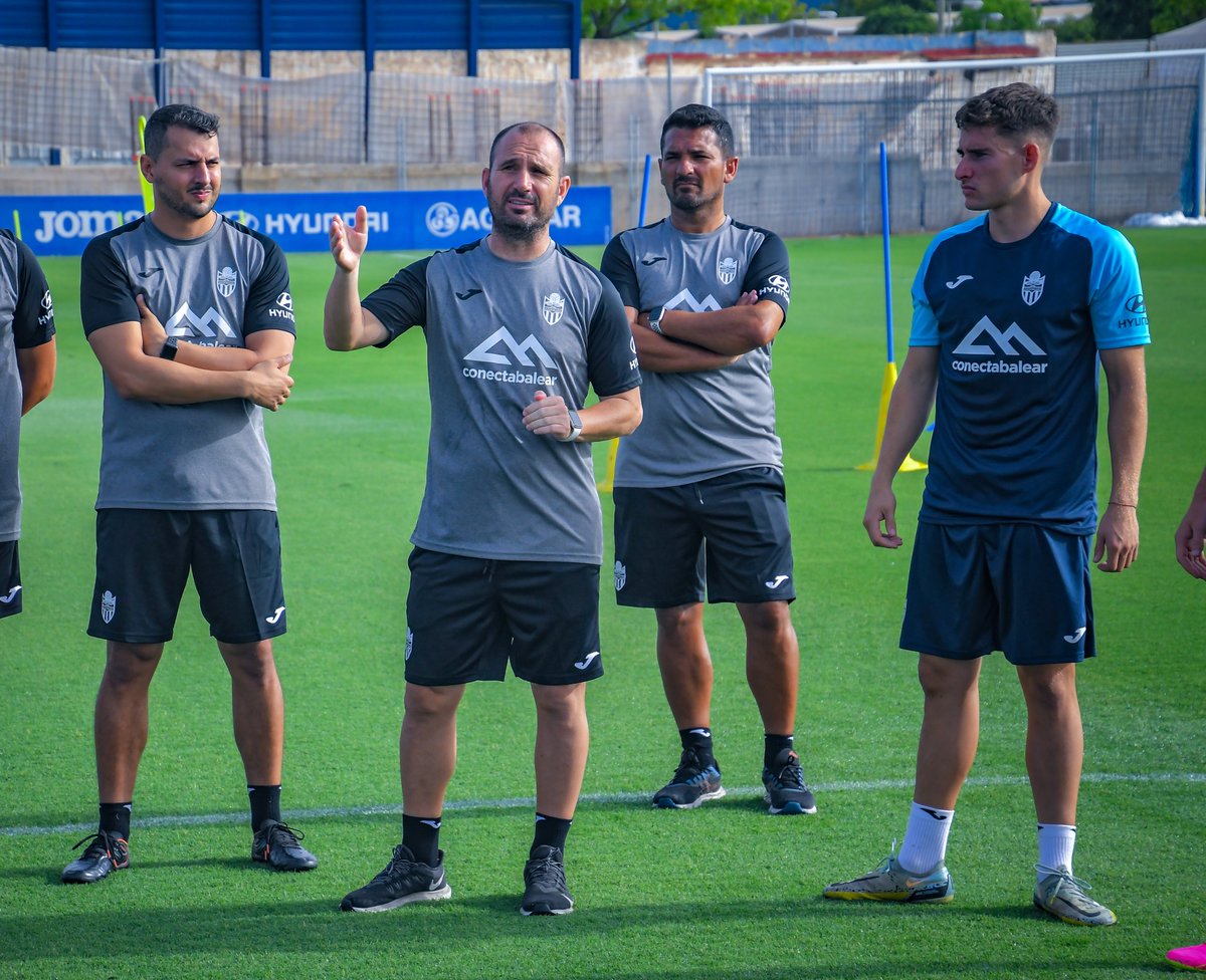 atleticbalears's tweet photo. 🏋️ ➡️ 𝘽𝙖𝙘𝙠 𝙩𝙤 𝙬𝙤𝙧𝙠 🔥🔥

🌱⚽ Primer entrenamiento de la temporada 2023/24

🔗 https://t.co/yaYYqNtpx0

#SOM12 https://t.co/9e30pw0QFh