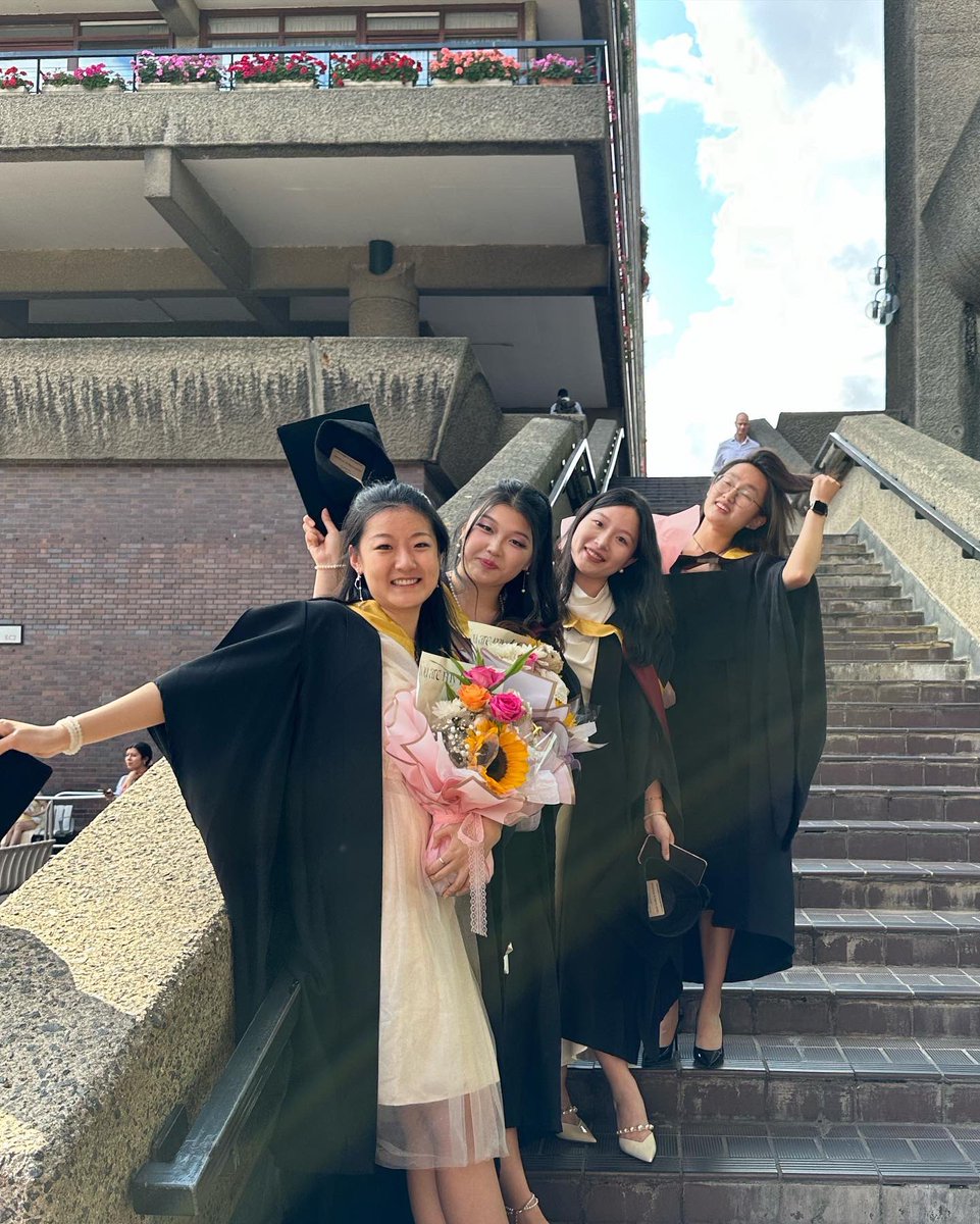 BayesBSchool's tweet photo. Flying hats, pretty flowers, and endless smiles - it's a wrap for the Bayes Business School Summer Graduation. ๐
Congratulations to our amazing graduates for overcoming challenges, embracing growth, and making memories for life. Hereโs to being a #BayesGrad โค๏ธ https://t.co/dchbg2Y2R0