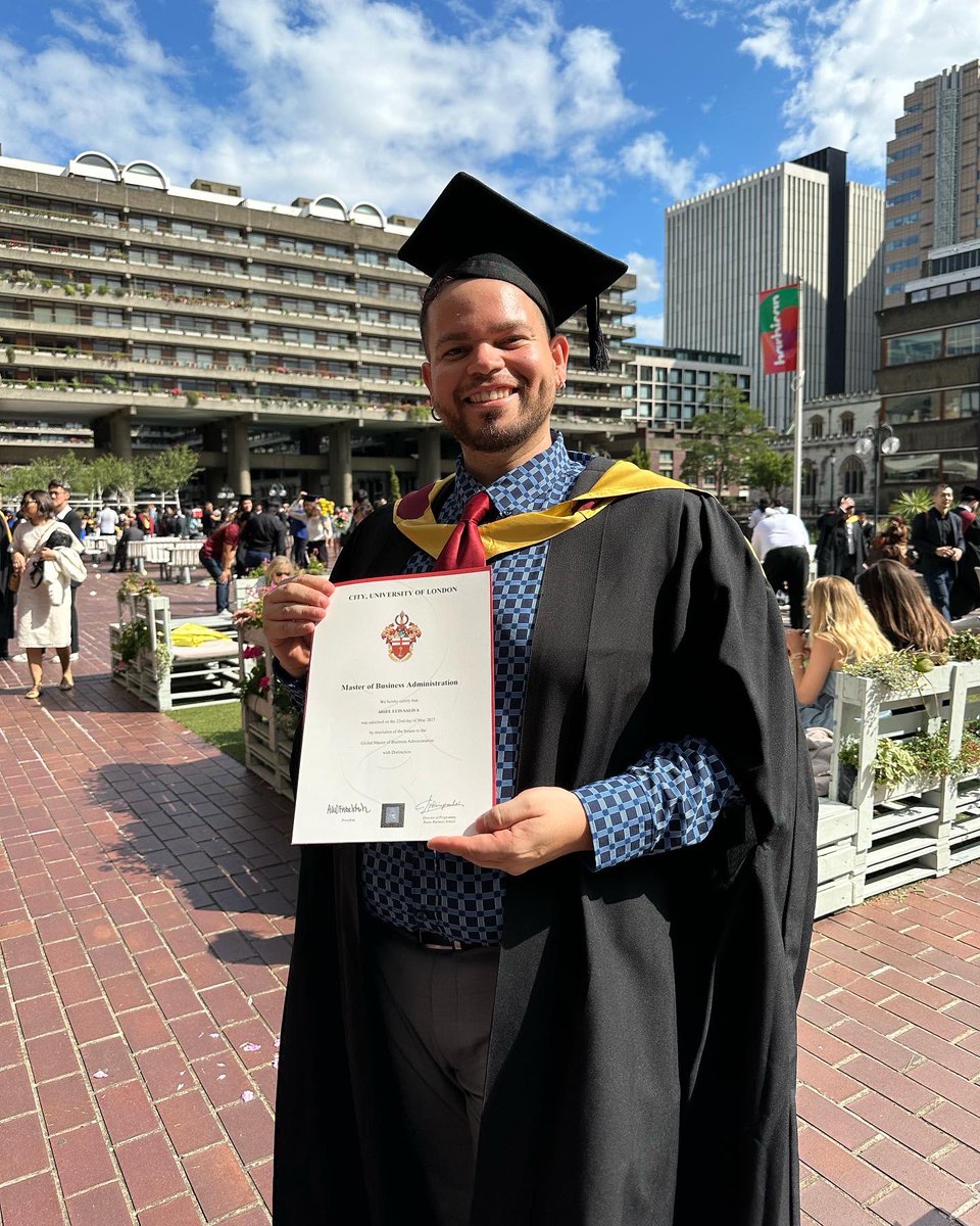 BayesBSchool's tweet photo. Flying hats, pretty flowers, and endless smiles - it's a wrap for the Bayes Business School Summer Graduation. ๐
Congratulations to our amazing graduates for overcoming challenges, embracing growth, and making memories for life. Hereโs to being a #BayesGrad โค๏ธ https://t.co/dchbg2Y2R0