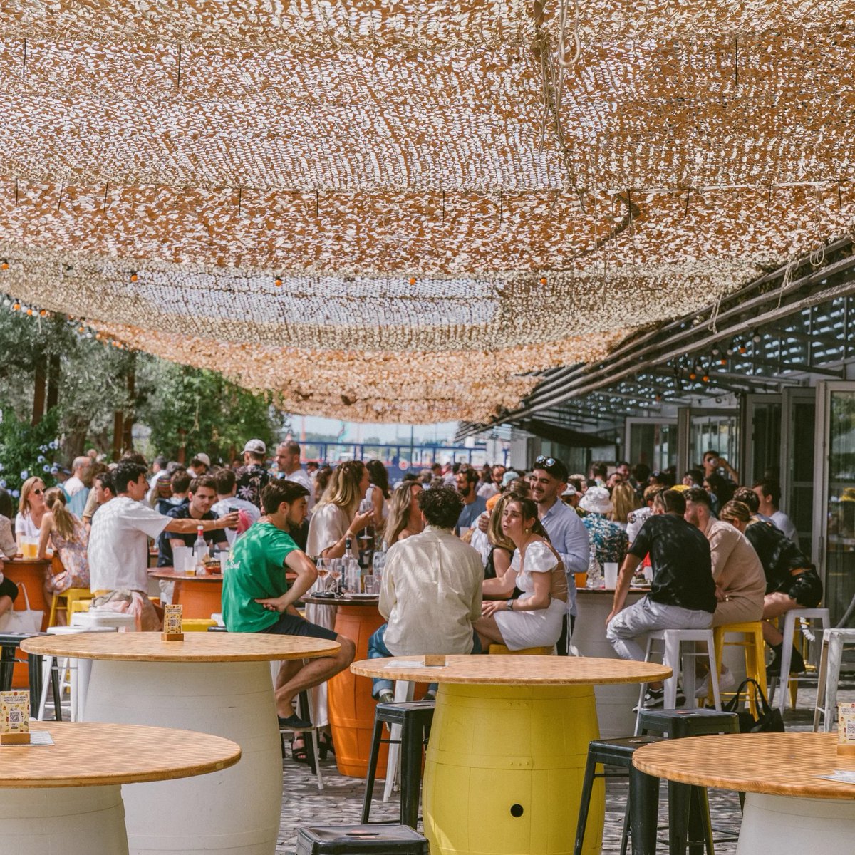 BordeauxTourism's tweet photo. [Blog] Les 5 bonnes raisons de découvrir #Bordeaux de @QuentinLafon 🍇 "C’est clairement la destination parfaite pour un city break rafraîchissant !" 👉 https://t.co/lMcbAKdXsm https://t.co/MEmgB1aBd6