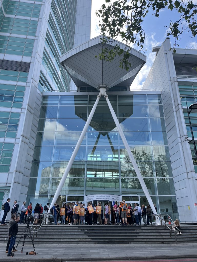 We do not do this lightly. Standing together in solidarity with my consultant colleagues <a href="/uclh/">UCLH</a> picket line today.
The system needs fixing now, to be able to survive for the future.

#consultantstrike #NHS