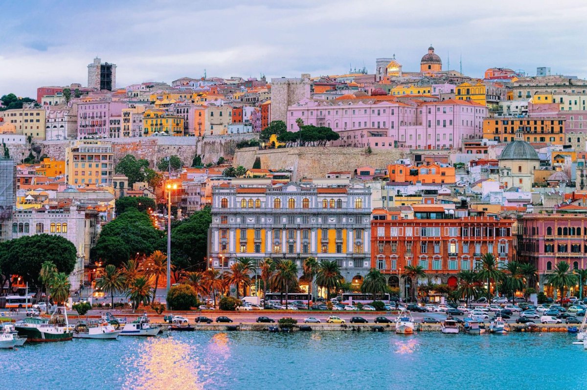 Dealabs's tweet photo. ✈ 🇮🇹 
Vol aller retour Paris > Cagliari pour 65€ 👇 
➡️ https://t.co/u3TON6eRzs ⬅️ https://t.co/nmgGjGdKwn