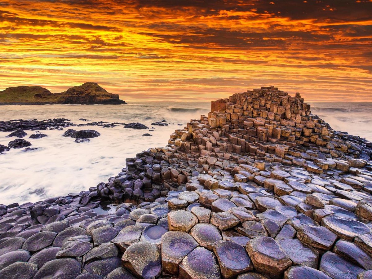 JUMP INTO IRELAND! 🇮🇪☘️

onthegotours.com/Ireland

Our latest destination is sure to be a popular one, as we bring you 13 new group tours of the Emerald Isle. Ranging in length from 3 days to 11, these small group tours explore the best of Northern Ireland and the Republic.