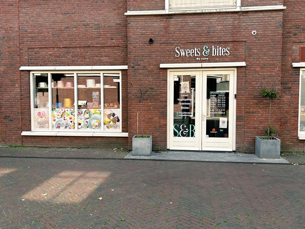 sweets_bites's tweet photo. Gratis verzending vanaf €49.95 met code 
" Summersale " 

Kijk snel op.

https://t.co/jiCgJi800V

 #funcakes #damcentrum #colourmill #taartmaken #cupcakes #taartmaken #lekkerblijvenbakken #leidschendamvoorburg🛍 #damplein #gebak https://t.co/3LJD36MelY