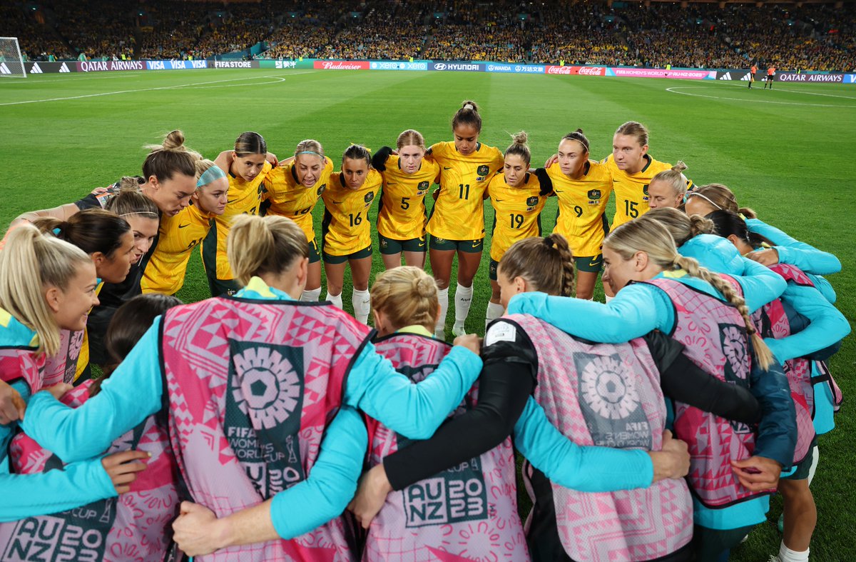 Together as one. 🤝

#FIFAWWC #Matildas