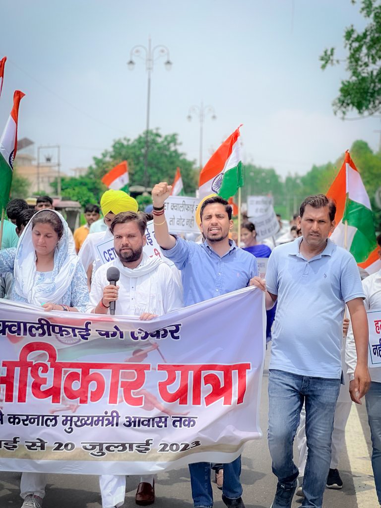 bharatbrarasap's tweet photo. #CET क्वालीफाई करवाने के लिए, इस गूंगी बहरी सरकार को जगाने के लिए हरियाणा के युवाओं ने कुरुक्षेत्र ब्रह्मसरोवर से करनाल सीएम आवास तक पैदल यात्रा निकाली।
हर युवा करे पुकार, #CET क्वालीफाई करें हरियाणा सरकार
#भारत_बराड़ 
#युवा_अधिकार_यात्रा #CET_Qualified

@anuragdhanda @ShweDhull https://t.co/mMyYHRFAx2