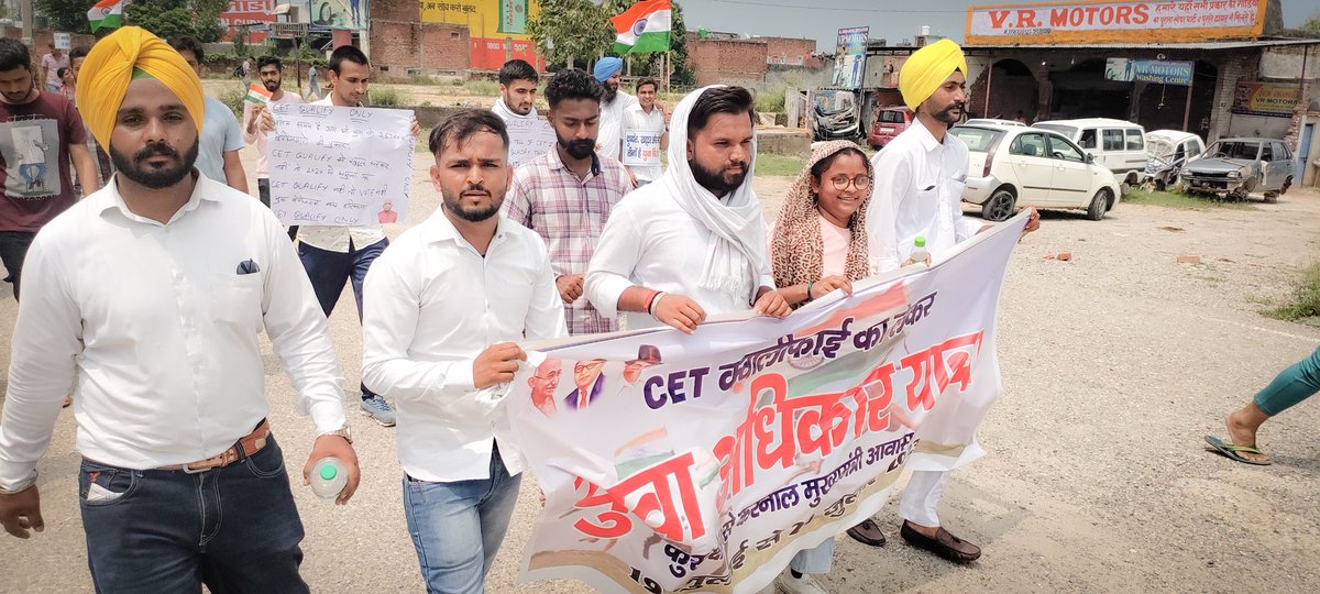 bharatbrarasap's tweet photo. #CET क्वालीफाई करवाने के लिए, इस गूंगी बहरी सरकार को जगाने के लिए हरियाणा के युवाओं ने कुरुक्षेत्र ब्रह्मसरोवर से करनाल सीएम आवास तक पैदल यात्रा निकाली।
हर युवा करे पुकार, #CET क्वालीफाई करें हरियाणा सरकार
#भारत_बराड़ 
#युवा_अधिकार_यात्रा #CET_Qualified

@anuragdhanda @ShweDhull https://t.co/mMyYHRFAx2
